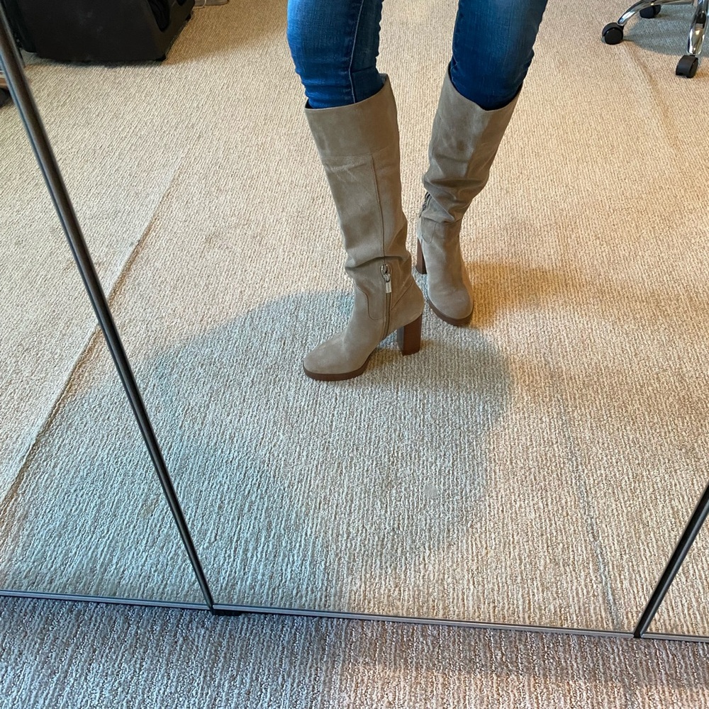❤️🔥HP🔥Michael Kors Suede Boots❤️ - Picture 4 of 9